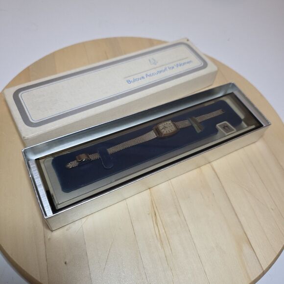 Vintage 1975 Bulova Accutron For Women With Original Case And Box *NOT RUNNING* - Picture 6 of 8